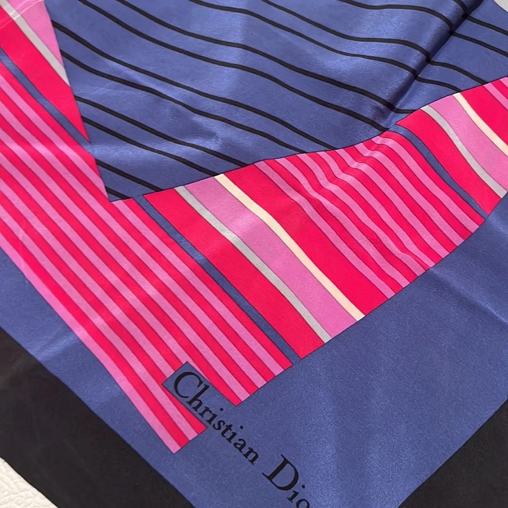 Dior authentic good scarf